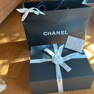 Chanel magnetic closure box